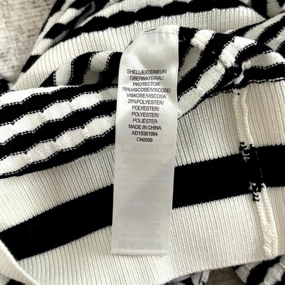 Women’s Black & White Striped Knit Tee Size M Short Sleeve Stylish - Picture 5 of 5